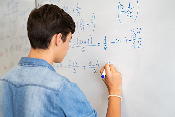 What are the key points and challenges of the AMC10 exam? How should students in different grades prepare for AMC10 during the summer?